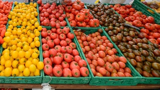 tomatas en differentas colurs
