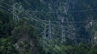 lingias d'electricitad tranter ils culms
