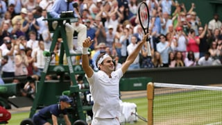 Roger Federer qua suenter sia victoria al final da Wimbledon.