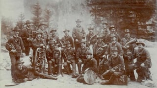 schwarz-weiss fotografie der MG Thusis, 1913