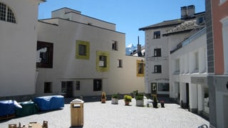 plazza cun salaschada