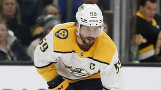 Roman Josi en acziun sin il glatsch.
