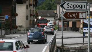 Via principala tras Schluein. 