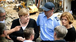 La chanceliera tudestga, Angela Merkel, ha visità la citad Schuld en il Bundesland Rheinland-Pfalz.