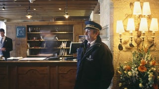 Portier ed il concierge spetgan sin osps. Portier ed il concierge spetgan sin osps.