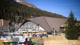Il stadion a Tavau è in dals pli bels stadions da hockey en l’Europa. Quai grazia a sia construcziun speziala da lain. Il stadion a Tavau è in dals pli bels stadions da hockey en l’Europa. Quai grazia a sia construcziun speziala da lain.