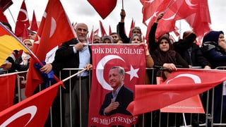 Impressiun da la demonstraziun pro Erdogan a Cologna.