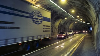Il tunnel d'autos dal Gotthard.