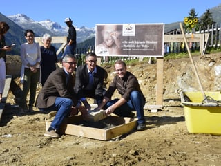 L'actu uffizial cun Reto Schmid (dretg), Urban Augustin (amez) e Martin Hongler. 