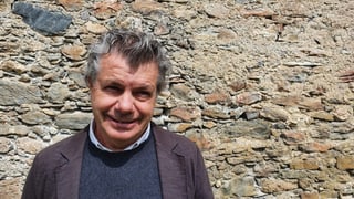 Erik Süsskind, il graficher da Cuira ha gudagnà cun ses project l'occurrenza per embellir l'entrada da la vischnanca da Valsot. Erik Süsskind, il graficher da Cuira ha gudagnà cun ses project l'occurrenza per embellir l'entrada da la vischnanca da Valsot.