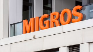 Logo da Migros vi d'ina chasa. 