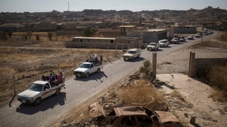 In convoi cun autos transportescha fugitivs davent da Mosul - fotografà ils 4 da november.