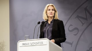 La primministra Helle Thorning-Schmidt fa vinavant frunt a la gruppa da terror Stadi islamic.