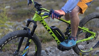 Mountainbike cun motor.