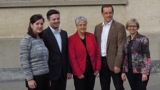 Fotografia da gruppa, d.s.a.d.: Hanna Bay, Jon Pult, Silva Semadeni, Andreas Thöny e Beatrice Baselgia.