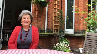 Il maletg mussa Anna Lee-Famos davos sia chasa a Hampstead, Londra