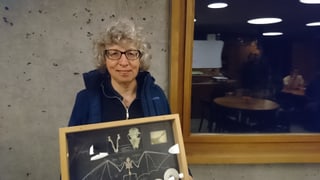 Miriam Lutz preschenta in skelet d'in utschè-mezmieur. Miriam Lutz preschenta in skelet d'in utschè-mezmieur.