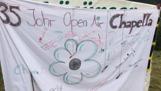 In batlini cun si 35 onns Open Air Chapella, ina flur e diversas suttascripziuns