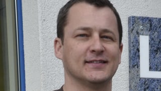 Ins vesa ina fotografia da Theophil Petrig da Luzi construcziun SA da Ziràn. Ins vesa ina fotografia da Theophil Petrig da Luzi construcziun SA da Ziràn.