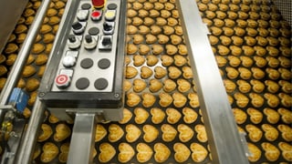Biscuits en furma da cor sin in band rullant. 