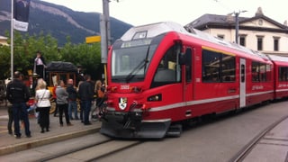 Il tren da la Viafier retica cha parta da Cuira ad Arosa.