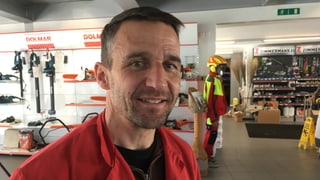 Marco Zimmermann en ses affar a Domat. Marco Zimmermann en ses affar a Domat.