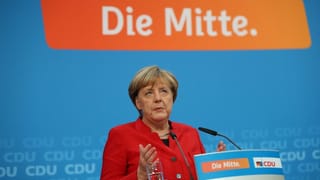 Angela Merkel ch'annunzia sia candidatura.