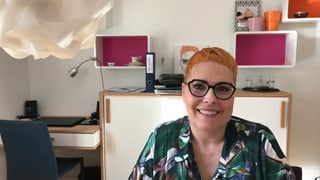 Riccarda Vedana en sia stiva a chasa a Cuira.