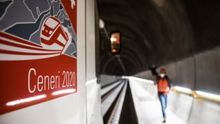 Tren en il tunnel dal Ceneri