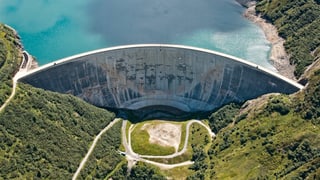 Mir da fermada dal lai da Nalps en il Grischun.