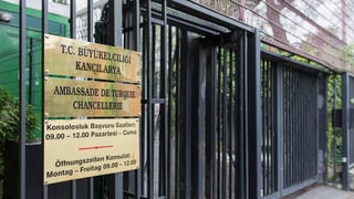 Entrada da l'ambassada tirca a Berna.