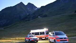 Las forzas da salvament al pe da l'Unterhorn en Val Stussavgia.