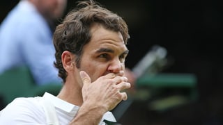 Roger Federer suenter sia terrada da mez-final a Wimbledon. 
