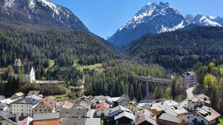 Scuol cun la baseglia e la punt Gurlaina