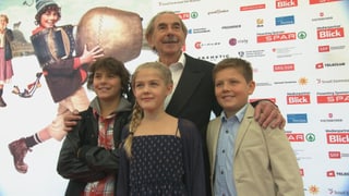 Ils protagonists dal film Uorsin a la premiera a Cuira.