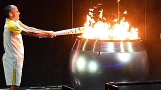 Il currider da maraton Vanderlei Cordeiro da Lima ha envidà la flomma olimpica.