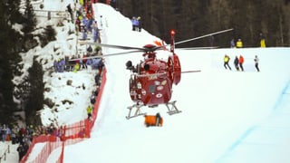 Helicopter sin la pista da Val gardena.