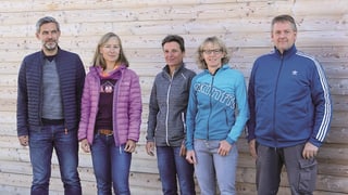 Comité d’organisaziun dal Surselva Maraton e dal campiunadi svizzer da passlung 2021 a Sedrun. Da san. Guido Friberg (president), Esther Nufer, Karin Bär, Monika Bearth e Toni Cathomen