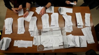 Massa cedels da votar sin ina maisa. Ils cedels vegna sortì.