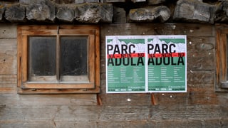 Placats cunter il Parc Adula vid ina stalla