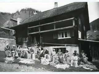 spatlunzas a Sedrun davant in bajetg. spatlunzas a Sedrun davant in bajetg.