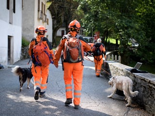 Truppa da salvament a Bondo. Truppa da salvament a Bondo.