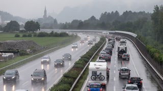 Colonnas sin l'A13 tranter Cuira e Domat. 
