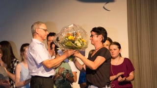 magister piglia encunter in matg fluras da la president dal cussegl da scola
