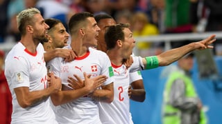 Ils giugaders svizzers celebreschan in gol cunter la Serbia