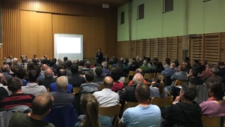 La radunanza communala da Sumvitg durant la presentaziun dal Lai Salischinas