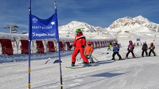 Ina classa da la scola da sport da naiv Scuol.