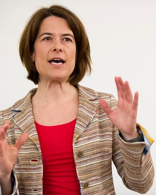 Petra Gössi pleda per mesiras pli rigurusas areguard ils fatgs d'asil en Svizra. Petra Gössi pleda per mesiras pli rigurusas areguard ils fatgs d'asil en Svizra.