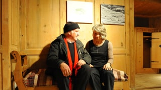 Ils artists Damian Widmer e Lucia Degonda avant duas da lur ovras.