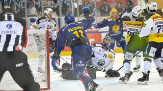 Giugaders dal HCD e dad Ambri en acziun.